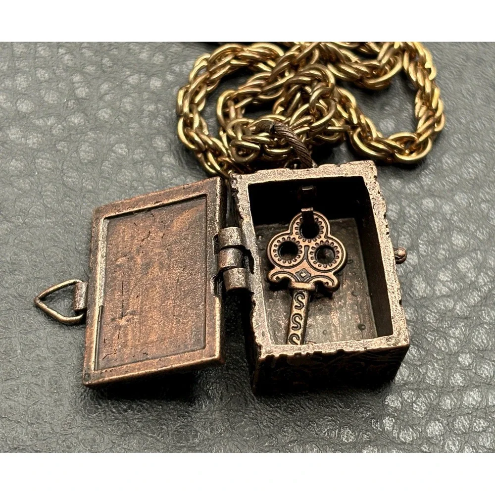 VTG Ornate Filigree Locket Box Interior Key Copper Tone Pendant Necklace 32